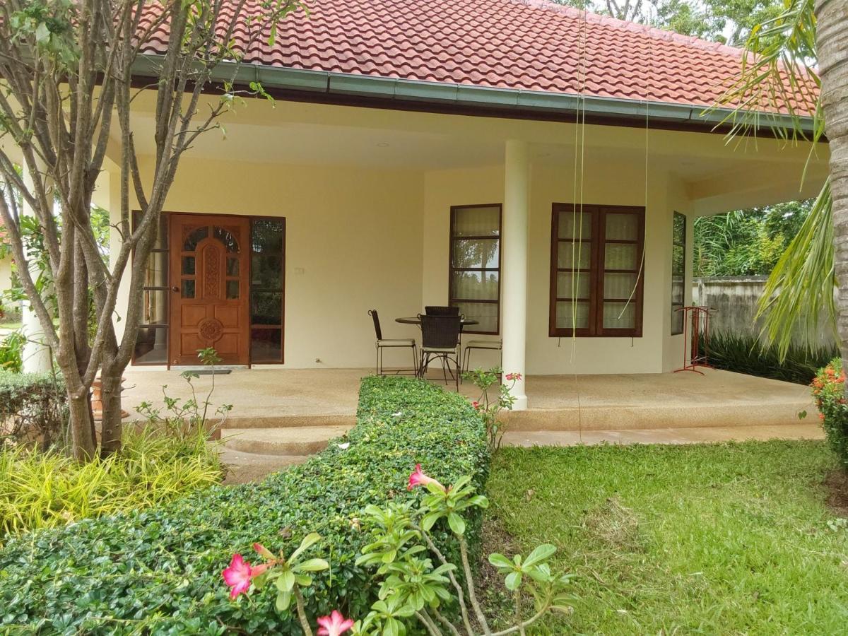 Beautiful Bungalow With A Communal Outdoor Pool And 2 Km From The Sandy Beach Villa Cha-Am Exterior photo